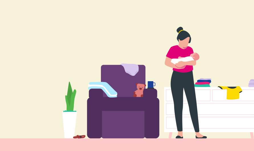 Une femme portant son nourrisson dans les bras