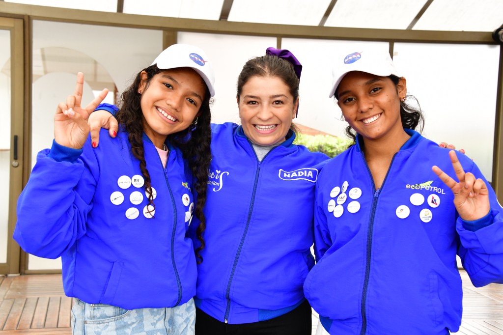 Three Ella Es Astronauta program participants